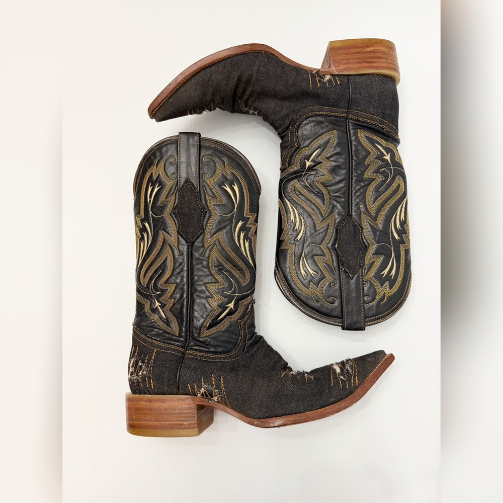 White Diamonds Denim Distressed Western Boots - 7 - Picture 6 of 13